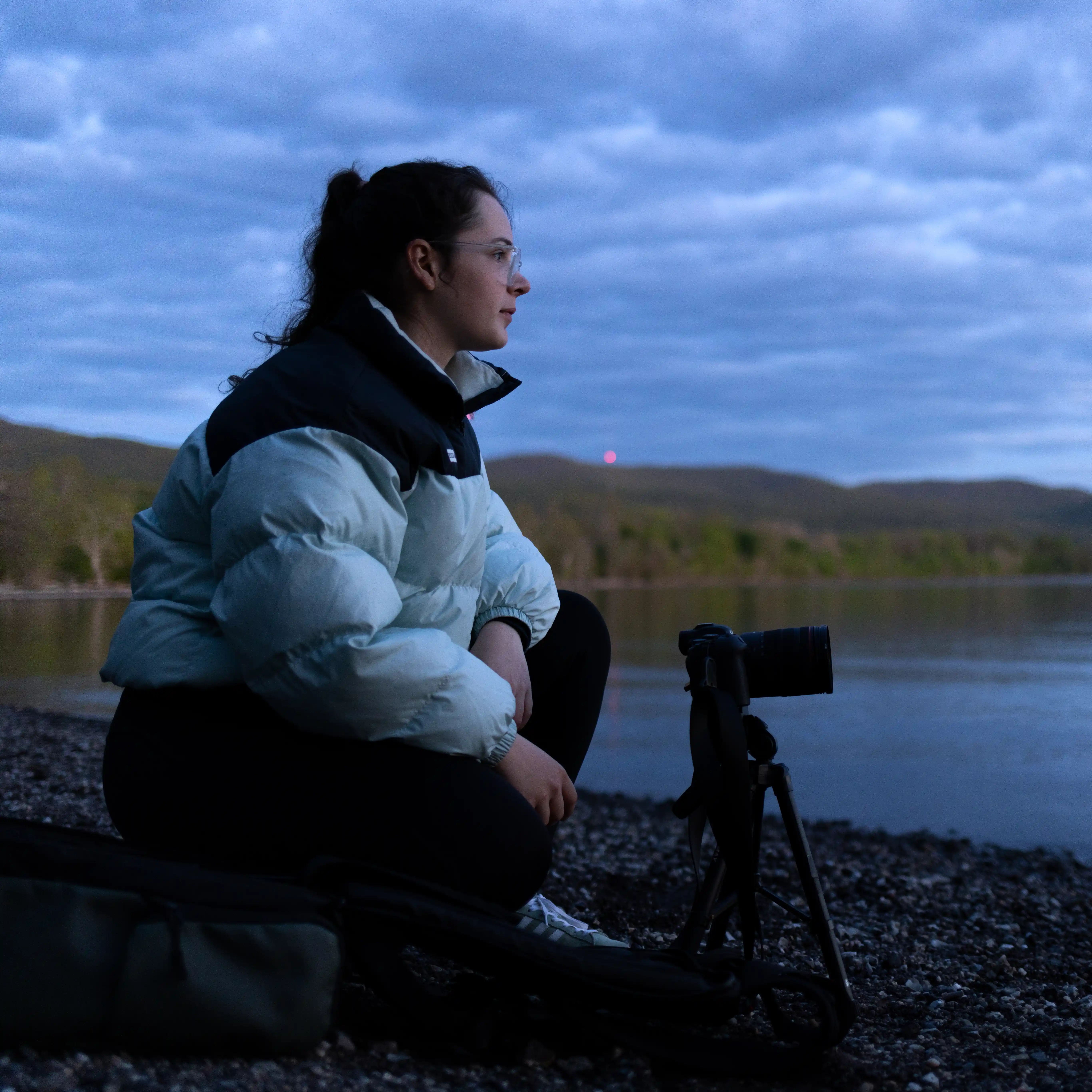 picture of Eugénia Neto taking a picture with her camera